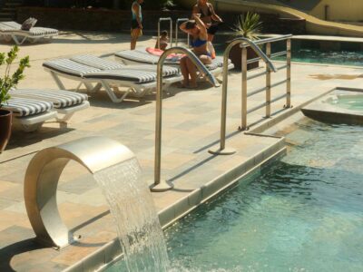 7-les-criques-de-porteil-carousselle-piscine 7-les-criques-de-porteil-carousselle-piscine